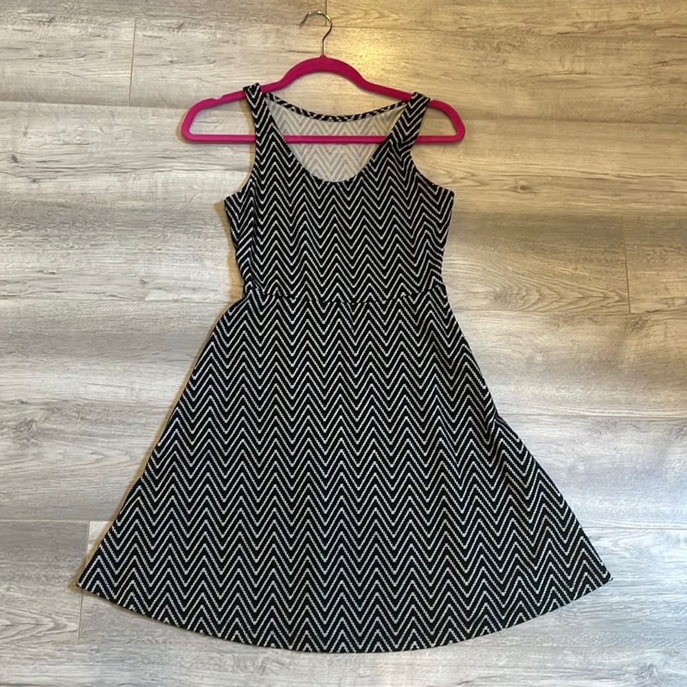 Mossimo black and white print dress